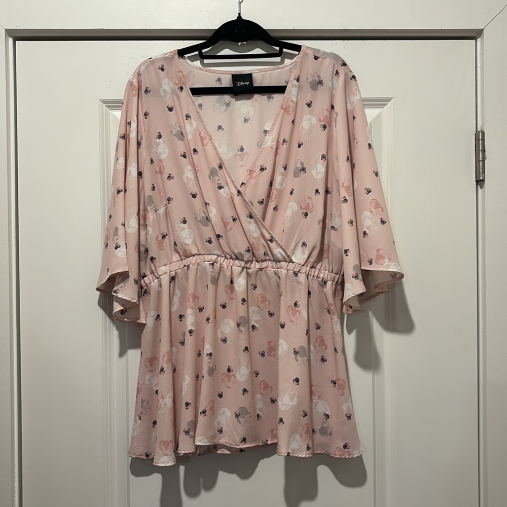 torrid Pale Pink Floral Wrap Peplum Top - Picture 4 of 10